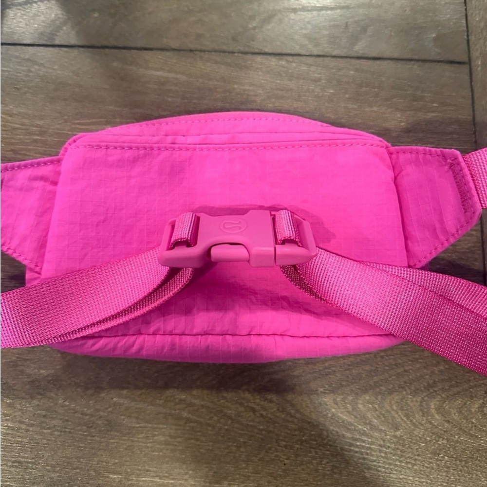Lululemon Everywhere Mini Belt Bag 1L Sonic Pink/Red Merlot - Picture 6 of 6
